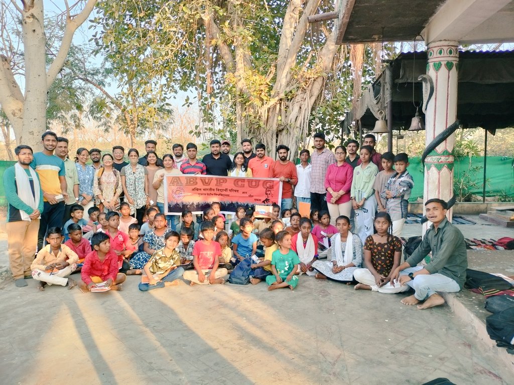 ABVPCUGVoice's tweet photo. Students For Seva distributed stationary items including pencil, notebook, eraser, sharper colours etc required for school students for learning and enjoying the leaning process ✒️🖋️📗📚✏️📝🖍️📝✏️📖l📋
#StudentsForSeva
#SFS
#StationaryForAll 
#StaionaryDonationDrive
#CUGiens
#CUG https://t.co/VduxRqenea