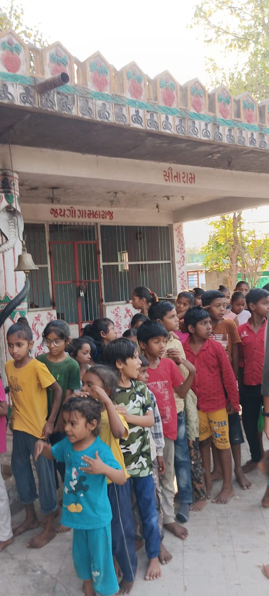 ABVPCUGVoice's tweet photo. Students For Seva distributed stationary items including pencil, notebook, eraser, sharper colours etc required for school students for learning and enjoying the leaning process ✒️🖋️📗📚✏️📝🖍️📝✏️📖l📋
#StudentsForSeva
#SFS
#StationaryForAll 
#StaionaryDonationDrive
#CUGiens
#CUG https://t.co/VduxRqenea