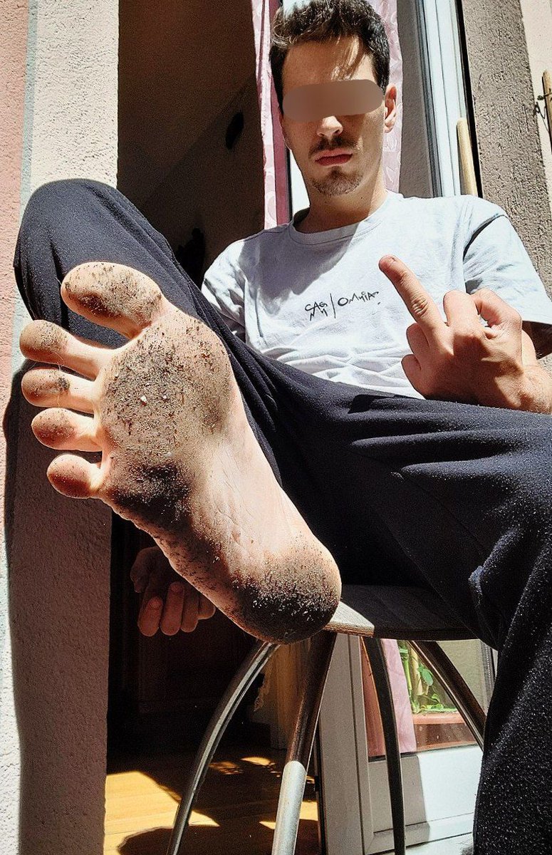 MasterG4545's tweet image. Schiavo del cazzo! È arrivato un altro #TaxDay !  Muoviti coglione!
Mettiti in ginocchio e manda il tuo tributo, pregandomi di drenanti fino allo 0!  Ridicolo fallito ti tolgo tutto!
#drainmaster #cashmaster #Torino #feetmaster @nick_gtwb @rt_feet @RT4Masters2 @RetweetMaleFeet