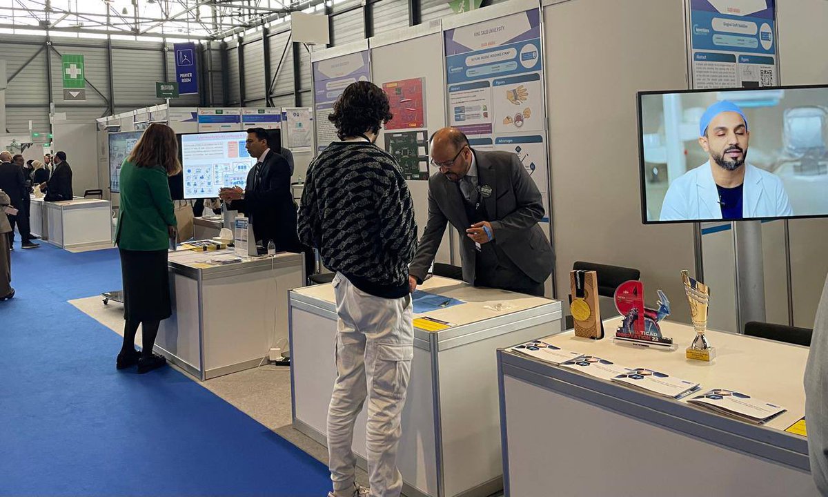 تشارك #جامعة_الملك_سعود بقيادة نائب رئيس الجامعة للدراسات العليا والبحث العلمي وفريق من المبتكرين المتميزين وبتنظيم من معهد ريادة الأعمال، في معرض جنيف الـ ٤٩ للابتكارات والمنعقد خلال الفترة ١٧-٢١ أبريل.

١٠ ابتكارات تشارك فيها الجامعة تتنوع مجالاتها بين الطاقة والذكاء الاصطناعي