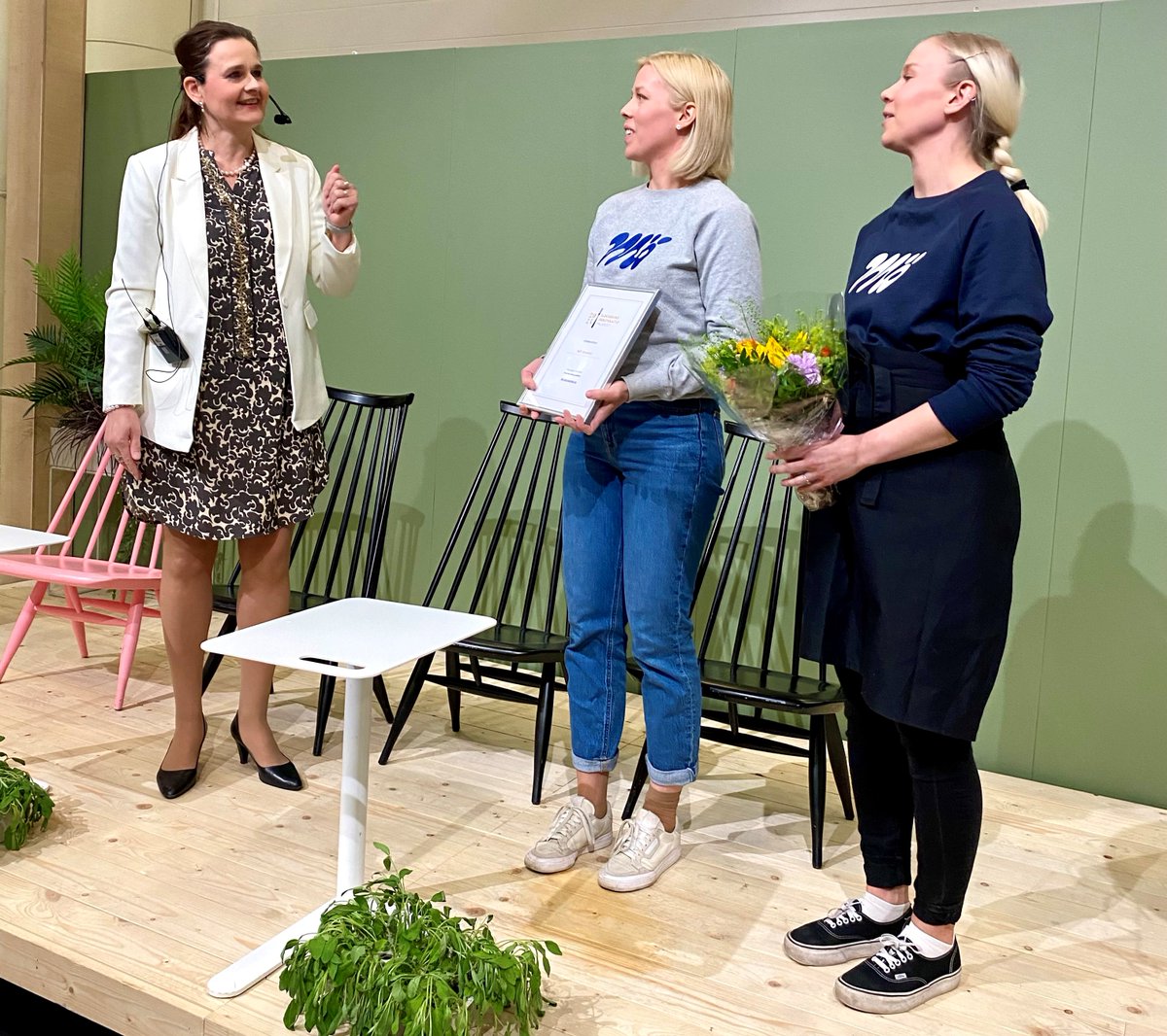 🏆ETL onnittelee💐

Vuoden suomalainen #elintarvikeinnovaatio -palkinnon sai Mö Chavre, kunniamaininnat Fazerin Taste the Future -makeislevy ja Bunge Finlandin Eleplant Kasvivoimaa -levite.

Palkinnot jakoi ETL:n <a href="/martanhuanpaa/">Marleena Tanhuanpää</a>

etl.fi/uutishuone/eli…

<a href="/messukeskus/">Helsingin Messukeskus</a> #ruokamessut