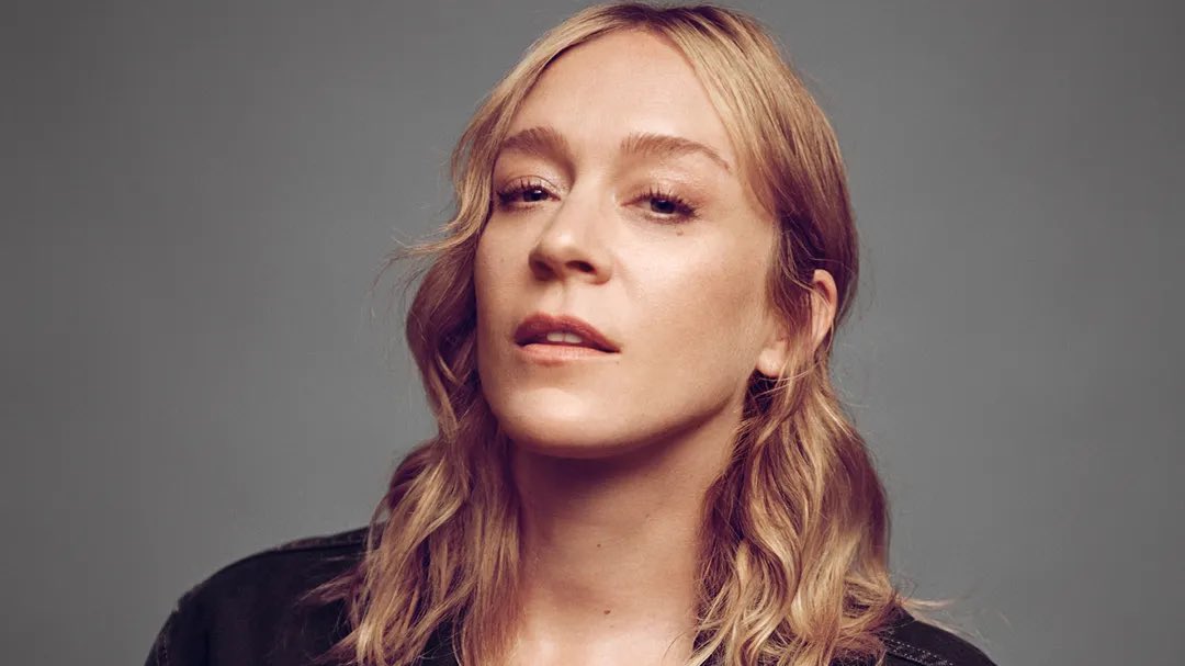 CHLOE SEVIGNY - Página 6 GLhtm6iXIAAFPS-?format=jpg&name=medium