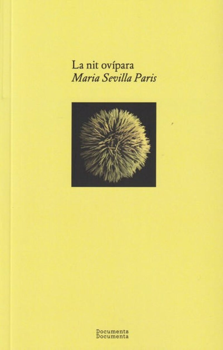 marina_espasa's tweet photo. Ai, i 10! La nit ovípara, de Maria Sevilla Paris @Documentspoesia 
"Mai no has pensat, humana, que tu també ets menjar" https://t.co/nSxPrDY4ai