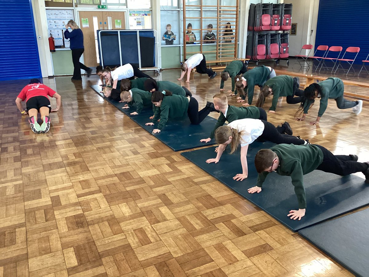 Team Garnet really enjoyed their part in the whole school circuit challenge with Paralympian @Michael_Churm yesterday #Sports4Schools @TeamManorGreen