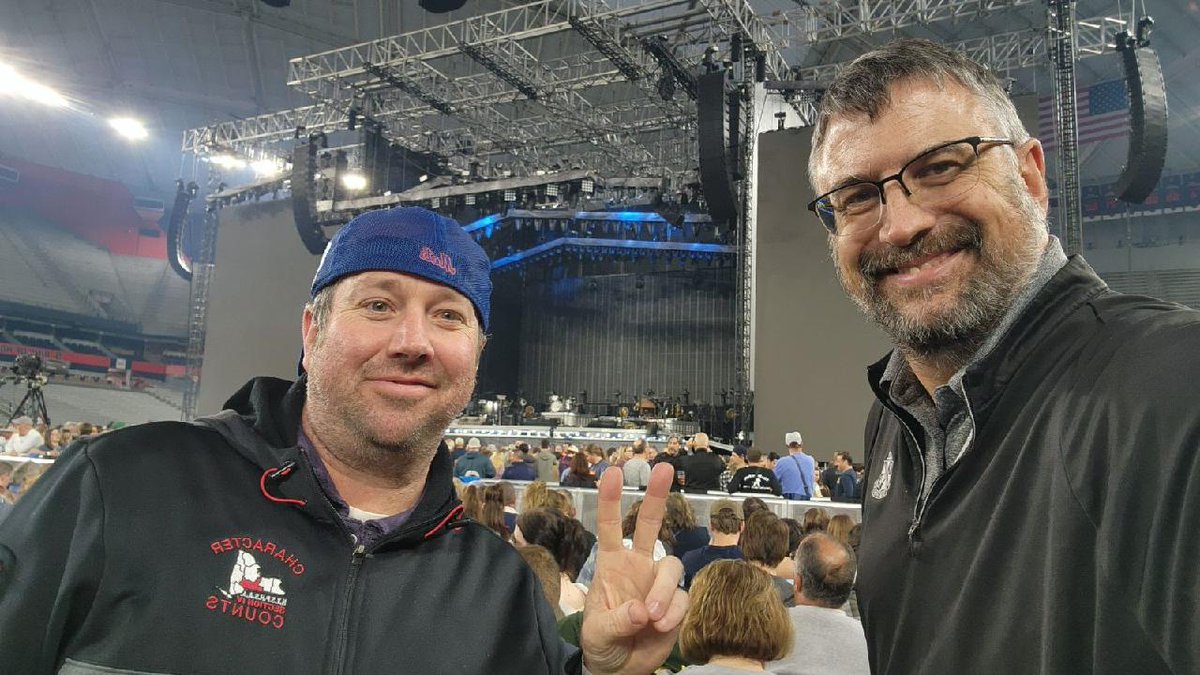 rturnbull21's tweet photo. Late night for Turnbulls Travels last night checking out the Boss at the JMA Dome in Syracuse! Thanks for the experience and I hope I have that much energy at 74 years of age. @JMullen1969 @mattdowling8080 https://t.co/ihDVGgOWt9