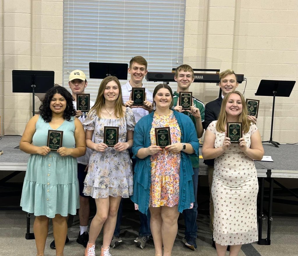 GvilleBowling's tweet photo. Last night we had our banquet to celebrate another great season and to recognize these amazing bowlers! Thank you to everyone who made this season possible!🎳💚 https://t.co/bP1BA7tjwN
