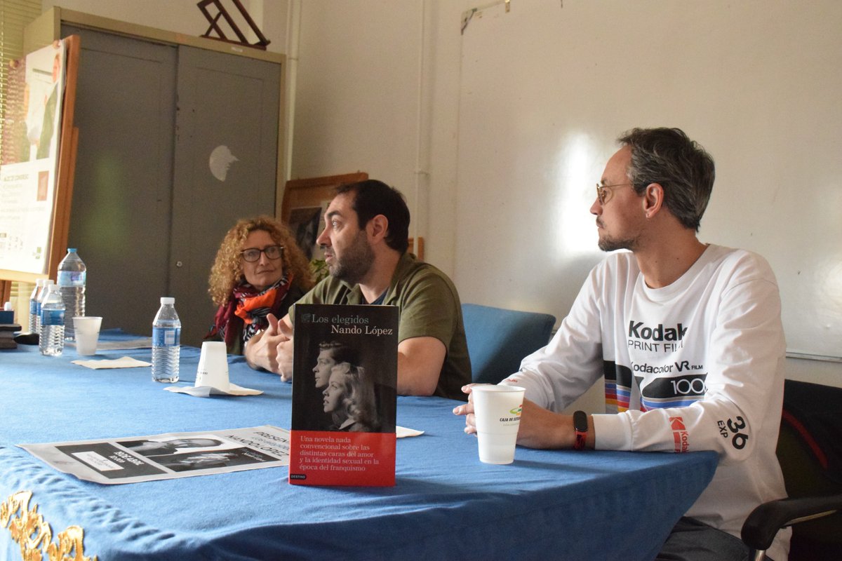 La Junta de Extremadura acerca la lectura al centro penitenciario de Cáceres a través del Plan de Fomento de la Lectura.

En esta actividad, el escritor Nando López ha compartido su pasión por la lectura y su proceso creativo.

📲 <a href="/cultura_EXT/">Cultura, Turismo, Jóvenes y Deportes</a> 

👉 juntaex.es/w/la-junta-de-…