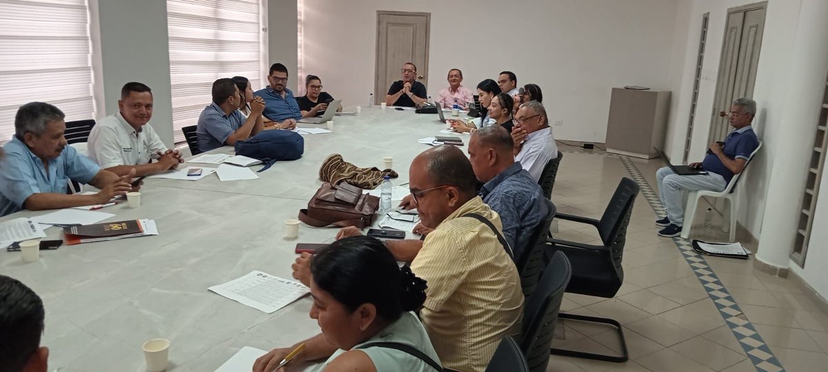 MaestroASOMATE's tweet photo. La Asociación de Maestros y Trabajadores de la Educación #ASOMATE, participa del proceso de negociación colectiva 2024 con la administración municipal de #Valledupar. Grandes desafios en la defensa de los trabajadores de la educación. @ErnestoOrozcoD @AlcaldiaVpar @CGTOFICIAlCOL https://t.co/8SLs30wkxr