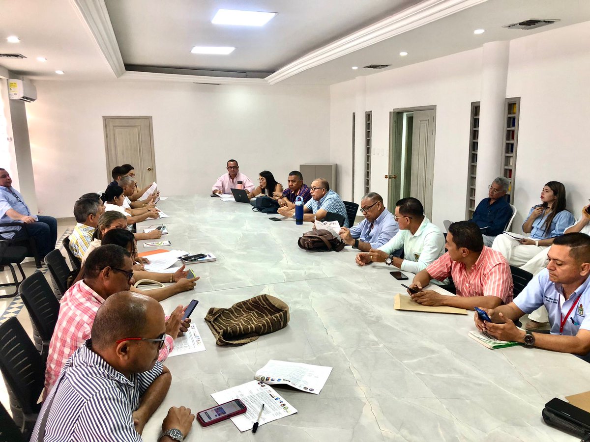 MaestroASOMATE's tweet photo. La Asociación de Maestros y Trabajadores de la Educación #ASOMATE, participa del proceso de negociación colectiva 2024 con la administración municipal de #Valledupar. Grandes desafios en la defensa de los trabajadores de la educación. @ErnestoOrozcoD @AlcaldiaVpar @CGTOFICIAlCOL https://t.co/8SLs30wkxr