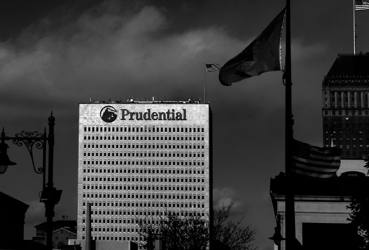 CIVIC ANCHOR
Newark, NJ (2017)
copyright © Peter Welch

#nftcollectors #NFTartwork #peterwelchphoto #thejourneypwp #blackandwhitephotography #photography #blackandwhite #Newark #NewJersey
#NJ #Urban #corporate #insurance #dusk #sky #clouds