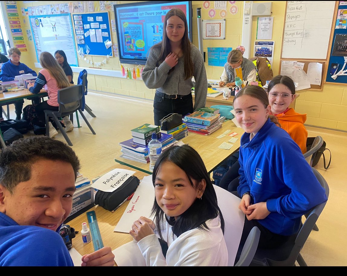 OatlandsPrimary's tweet image. Many thanks to Ms Flemming and Ms Heagany, our language students from UCD for all their great work the last few weeks! 
Here are Ms Faulkners 6th Class working on their projects with them
#languagestudents