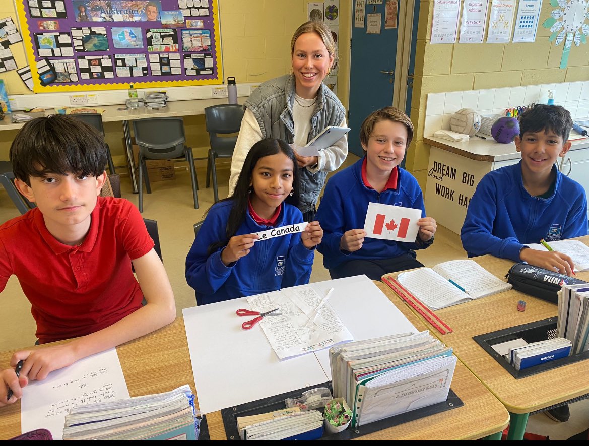 OatlandsPrimary's tweet image. Many thanks to Ms Flemming and Ms Heagany, our language students from UCD for all their great work the last few weeks! 
Here are Ms Faulkners 6th Class working on their projects with them
#languagestudents