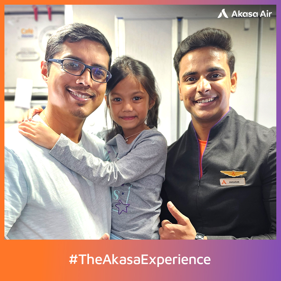 AkasaAir's tweet photo. After travelling all the way from Tampa, Mr. Das and his daughter, Ankita were delighted with #TheAkasaExperience, as it was their first time, flying Akasa. We canโt wait to create more memories together. ๐งก๐
#AkasaAir #ItsYourSky #MomentsOfDelight https://t.co/TmLUCPqiWV