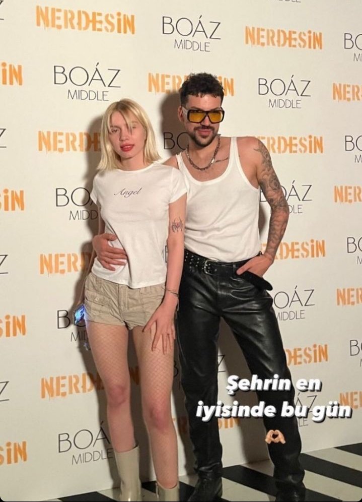 Aleynatilkii_fc's tweet photo. Kerimcan durmazın şarkı lansmanından Aleyna Tilki 🎀🩷 
.
.
.#TaylorSwift #poyraz #deprem #survivorekstra #SeyFer #Gaddar #dilanpolat #Nowda #cagtayulusoy #aydağ #Sarıkız #Fragman #Leclerc #Fenerbahce #belçika #kaza #Rabia #kerimcan #inişdibi https://t.co/RxCHc5dlqo