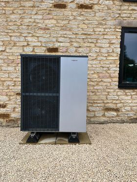 .@GlenWakeling shared this week's #FeatureFriday, showing off his handiwork for a recent Viessmann Vitocal heat pump 🤩 Who's going to be featured next? 🤔 #ViessmannCSUK