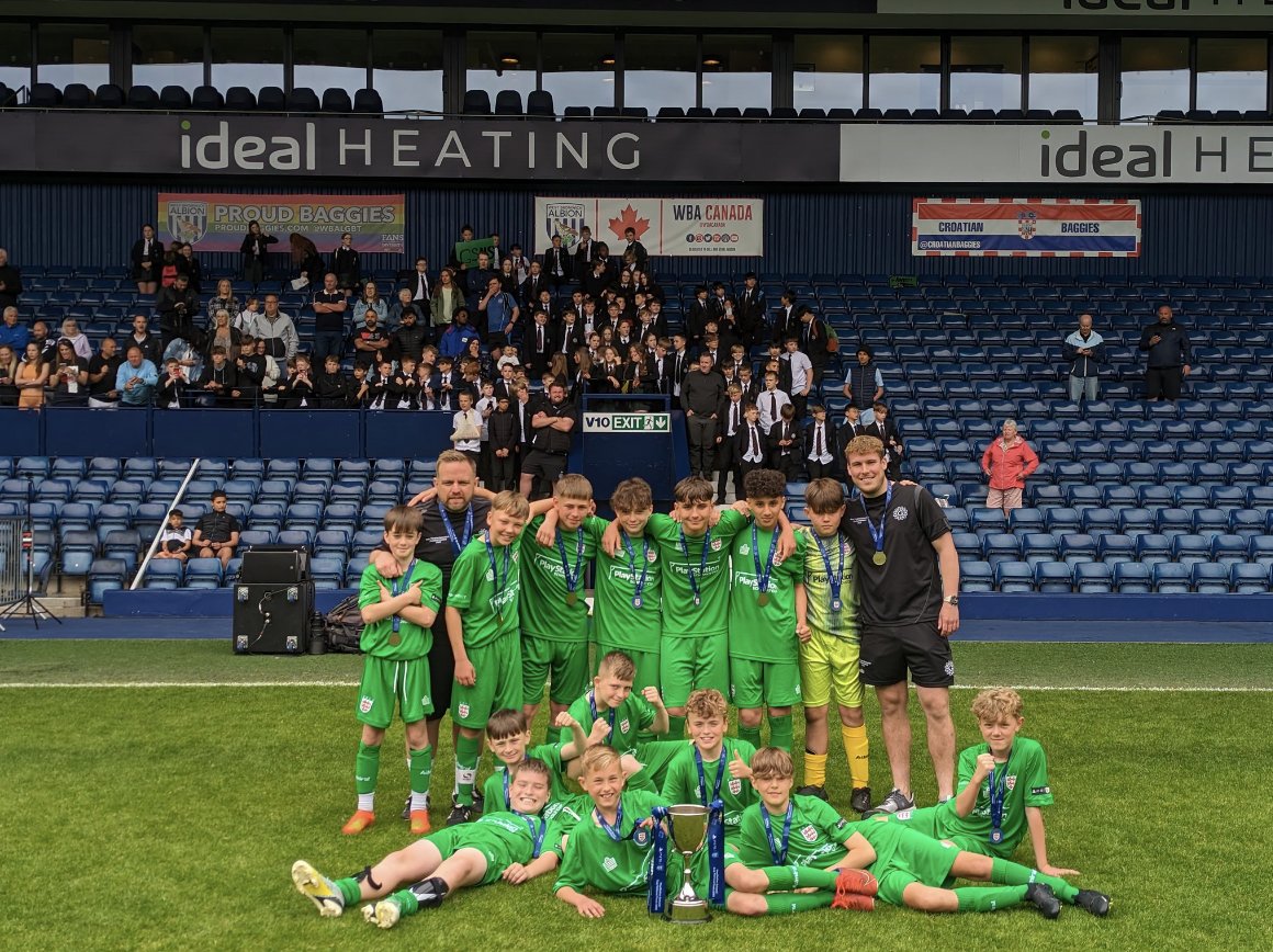 GreatSankeyHS's tweet image. 🌟 Exciting news! Our Year 8 football team has been nominated for the 'Warrington Inspiration Award 2024'! 🌟 They're among the final 3 for the sports team of the year for their historic win in the ESFA National Cup! 🏆🤞⚽ #WarringtonInspirationAward #ESFANationalCupChampions 🌟