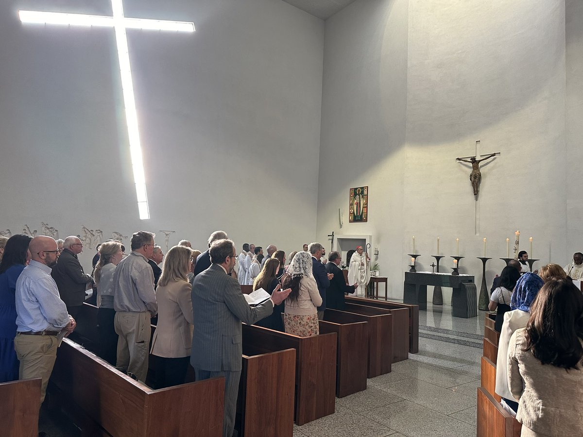 A lovely Mass last evening with Daniel Cardinal DiNardo of @archgh celebrating the members of The Cardinal’s Circle who make Catholic inner-city education possible in Houston. Grateful to @stthomashouston for use of the Chapel of St. Basil