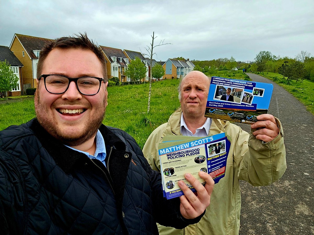 This morning, our Deputy Chairman Digital Matt and Martin were out in Repton, delivering leaflets from Damian Green MP and Matthew Scott for Kent Police and Crime Commissioner to residents. 

#AmbitiousForAshfordHawkingeandTheDowns #Ambitious4Ashford #AmbitiousForAshford