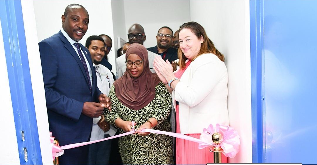 RSNA and @GEHealthCare joined the team at @Muhimbili1 to celebrate a new state-of-the-art mammography suite installed to improve screening access and reduce breast cancer mortality in Tanzania. bit.ly/3VW7S9v