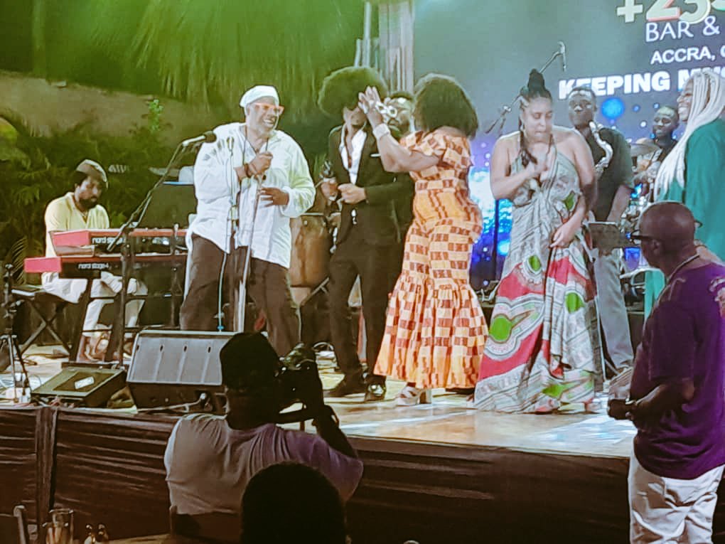 GateZion's tweet photo. This was a blessing , my first greatest blessing in my musical journey
Vinx has recorded and toured with some of the music industry’s greatest icons: Stevie Wonder, Sting, Herbie Hancock, Sheryl Crow, Branford Marsalis, Ernie Watts, Taj Mahal, Ricki Lee Jones, Darius Rucker,... https://t.co/NaFaWzTHIG