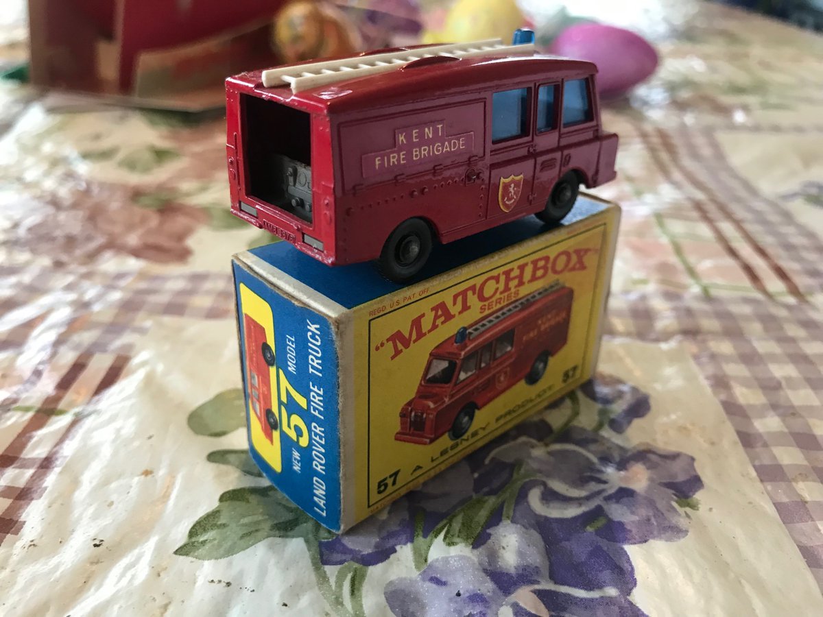 Matchbox Lesney 
No.57C-2 Land Rover Fire Truck
1967
@tibollo @PoppaCrispin @MarekMarek1961 @TheRaceCase @MOYO78967830 @policelimit 
@WeLoveDiecast