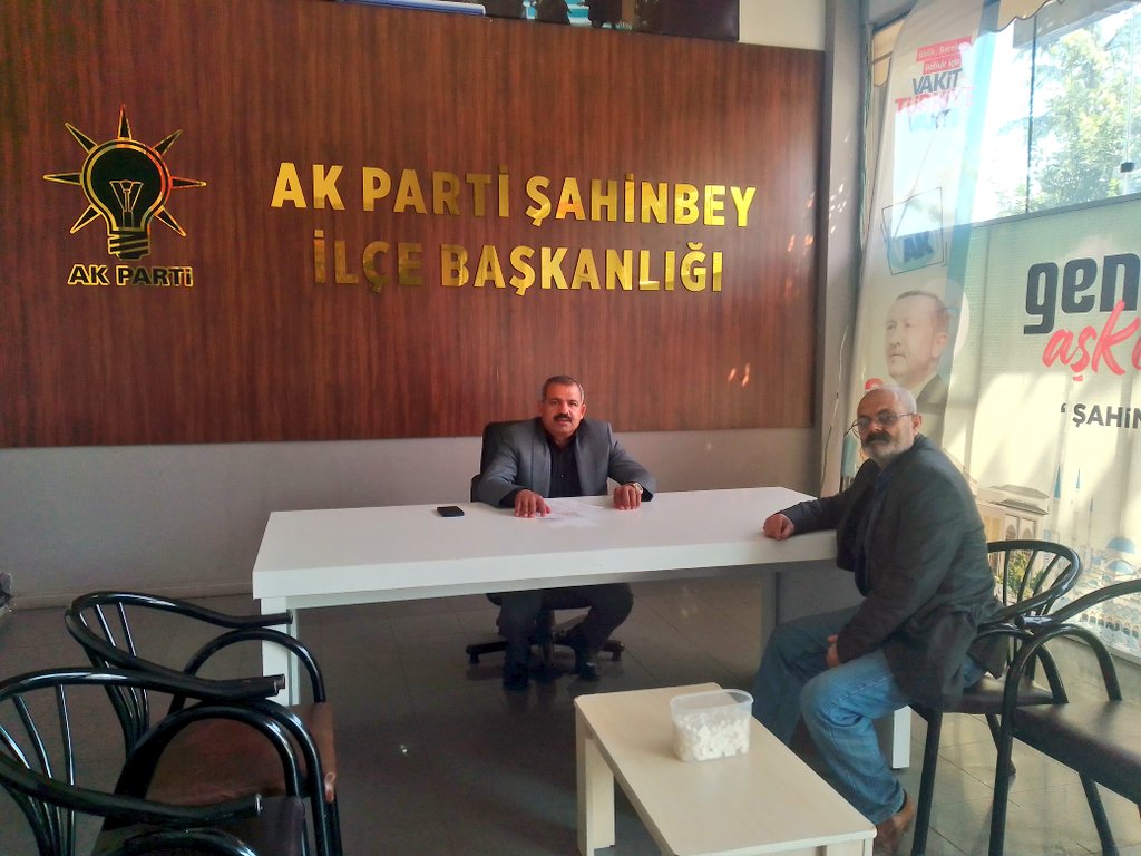 Bugün AK Parti @PartiSahinbey’ilçe Başkanlığımızda: • İlçe nöbetçimiz Yönetim kurulu üyemiz Sayın @metinseckin2702 'dır.. Soru, görüş ve önerileriniz için: 📞 (0342) 220 77 99 @abdulhamitgul @FatmaSahin @mtahmazoglu @avmehmettiryaki