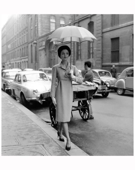 ∎

Model in Nina Ricci

Elegant wool day dress featuring high waistline

by

Grand Couturier Jules Crahay
(Liège, Belgium 1917–1988,
Monte Carlo, Monaco).

Paris
1963

© Willy Maywald

#NinaRicci #HauteCouture #VintageFashion #GrandCouturier #FashionDesigner