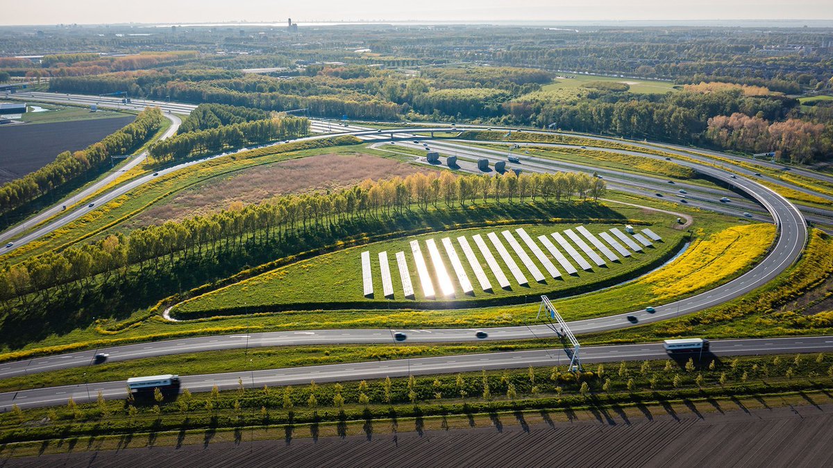 #FunFactFriday: Starting this month, France’s Regional Highways Division has plans to deploy 240MW of solar capacity along the country’s highway network. Do you like the idea of highway solar? News Source: pv-magazine.com/2024/04/16/fra…