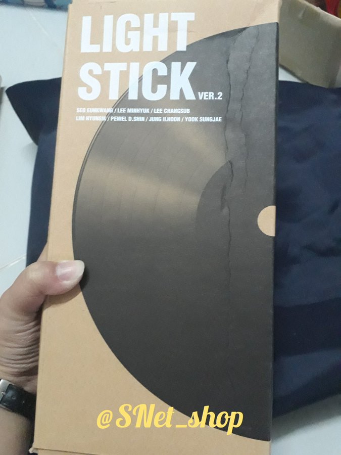 SNet_shop's tweet photo. พร้อมส่ง!!! แท่งไฟบีทูบี #BTOB Ver.2 ของใหม่ของแท้ 100% สั่งจาก Cubee 
*** ส่งฟรี EMS ***

🎵แท่งละ 1,400 บาท(กล่องมีรอยยับนิดหน่อย แท่งไฟไม่มีรอย)
📫นัดรับฟิวเจอได้ค่ะ

สนใจ dm ค่ะ
***เหลือแท่งสุดท้ายแล้วค่ะ***
#ตลาดนัดบีทูบี #ตลาดนัดเมโลดี้ #ตลาดนัดBTOB #ตลาดนัดรวมด้อม #บีทูบี https://t.co/fs0Vk8TPsb