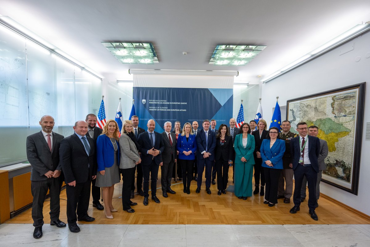 We are hosting the 4th meeting of the 🇸🇮 & 🇺🇸 Strategic dialogue, chaired by State Secretary @MZEZ_RS Sanja Štiglic and Assistant Secretary of State for European and Eurasian Affairs @StateDept James O'Brien. We have: ✅ signed a MoU on countering Foreign State Information…