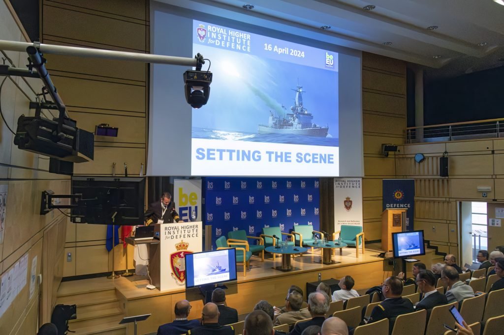 BelgiumDefence's tweet photo. La présidence belge 🇧🇪 de l'UE #EU2024BE a tenu un séminaire sur la sécurité maritime à l’ERM avec le Centre d'Études sur la Sécurité et la Défense. Des experts ont abordé des zones maritimes cruciales pour les intérêts de l'UE https://t.co/fJD1OwHfsV https://t.co/HBYiJ2WZGn