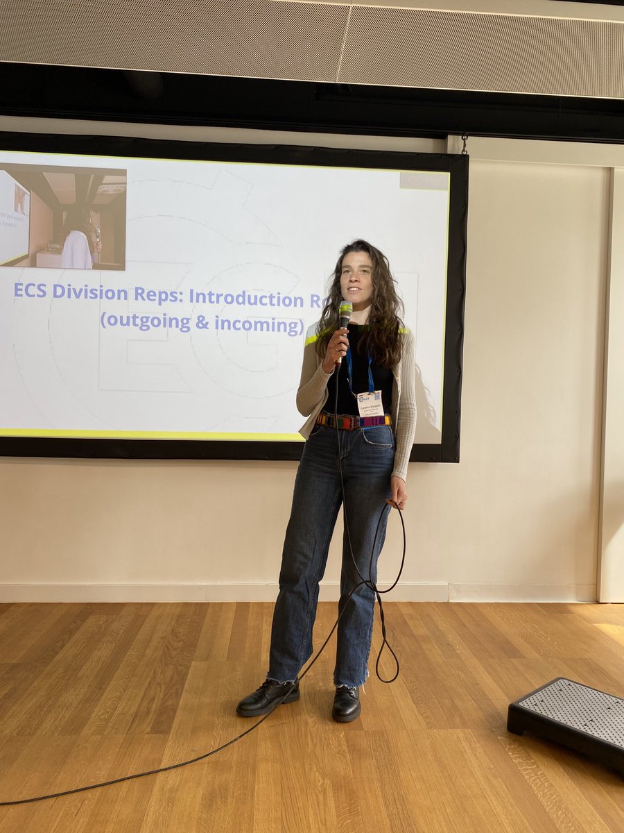 ⁦@geosimo27⁩ and Carolina still have one year more as ECS reps of ⁦<a href="/EGU_GMPV/">EGU GMPV Division</a>⁩ and ⁦<a href="/EGU_EMRP/">EMRP EGU</a>⁩ 😎 ⁦<a href="/EuroGeosciences/">European Geosciences Union</a>⁩