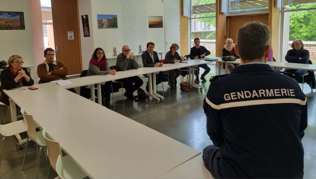 Réunion de sensibilisation aux Cybercriminalités organisée par l’AMF21 avec la Gendarmerie. Un grand merci à la municipalité de Gevrey-Chambertin et à la communauté de communes de Gevrey-Nuits pour leur accueil.