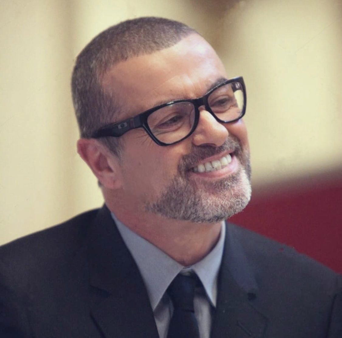 🎹 🌈 George Michael ♥️
  Good Friday to All♦️Enjoy this bright smile if you miss the ☀️
 #georgeMichael #musiclegend #beautifulsoul