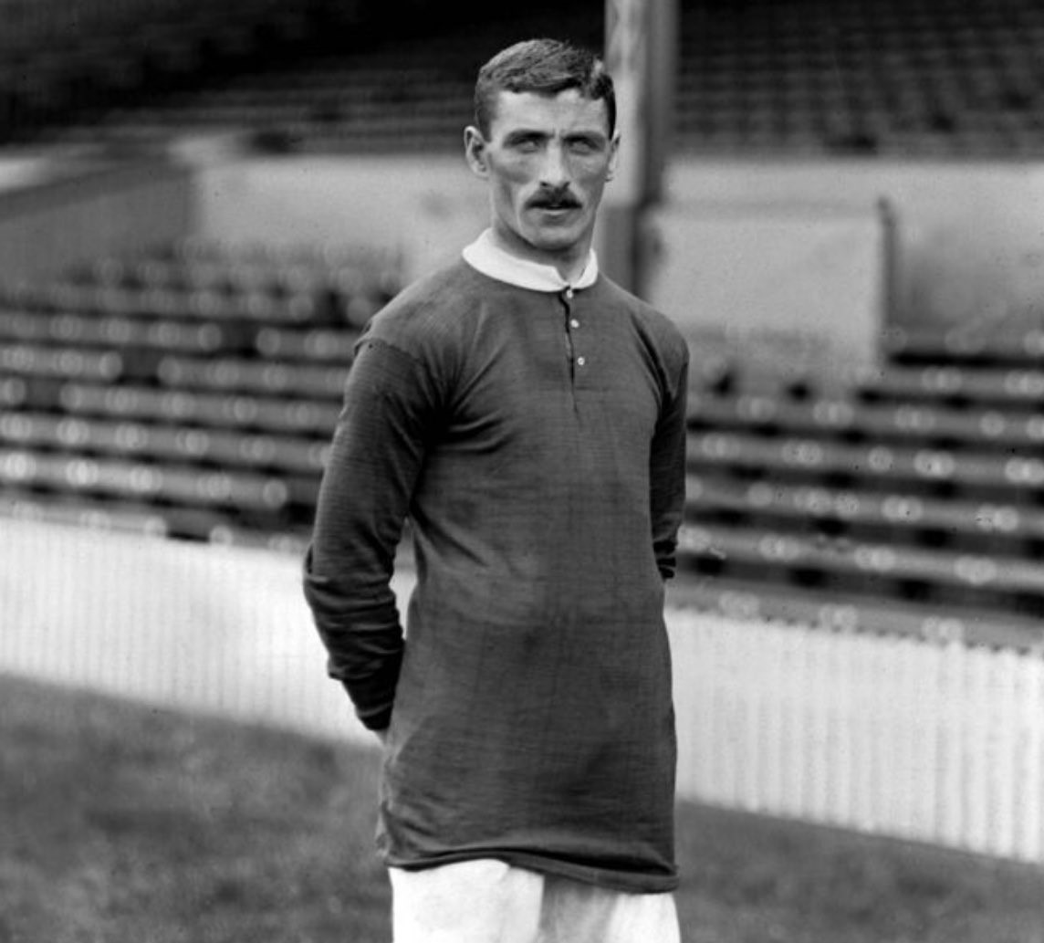 Billy Meredith (1874-1958) 🏴󠁧󠁢󠁷󠁬󠁳󠁿
Manchester United (1906-1921)
Billy Meredith died on this day in 1958
#MUFC #Wales #BillyMeredith