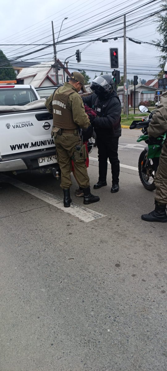 #Valdivia: Por robo  frustrado, Patrullas Mixtas,compuestas por Carabineros e Inspectores @munivaldivia, detuvieron a sujeto que con arma blanca amenazó a ciclista para robarle en el sector céntrico. Captura fue posible con la ayuda de la Central de  Cámaras.