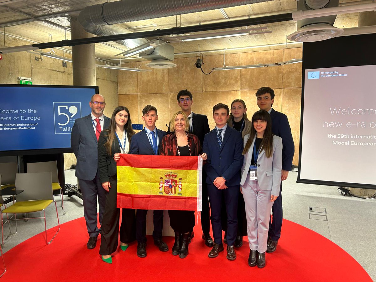 EmbEspEstonia's tweet image. 🇪🇸🤝Meet our delegation at the 59th International Model European Parliament session in Tallinn! Our 7 young leaders are shining in debates under the theme &quot;Welcome to the new e-ra of Europe.&quot;🌍

👏Looking forward to more achievements this week and in the years to come! #ModelEU