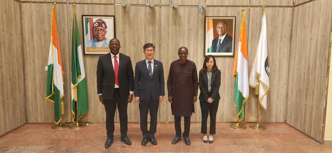 CoteAbuja's tweet photo. SEM TRAORE Kalilou a reçu en audience le lundi 15 avril 2024, SEM Kim Pan Kyu,  nouvel Ambassadeur de la République de Corée au Nigéria. https://t.co/RgTVKk1glu https://t.co/qsDyuhg2XI