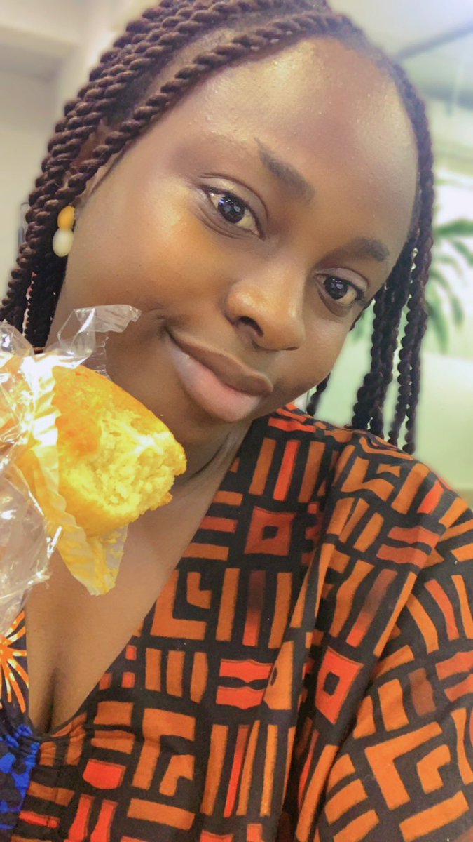 Another day to eat cake and be merry😌.. 
Make them do cake eating competition, I wan check something🤭