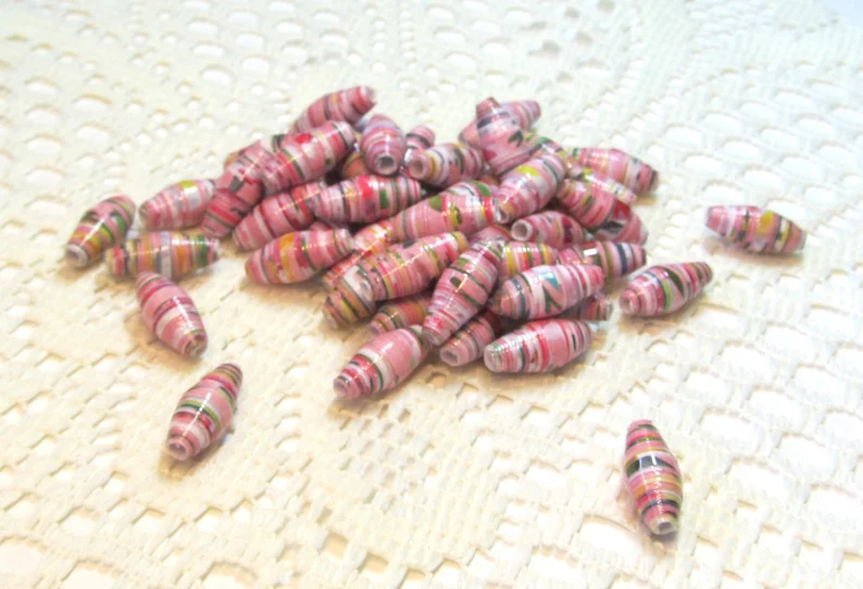 Paper Beads, Loose Handmade, Jewelry Making Supplies, Pink Floral thepaperbeadboutique.etsy.com/listing/170248…
#floralbeads #paperbeads #craftingbeads #jewelrymakingbeads