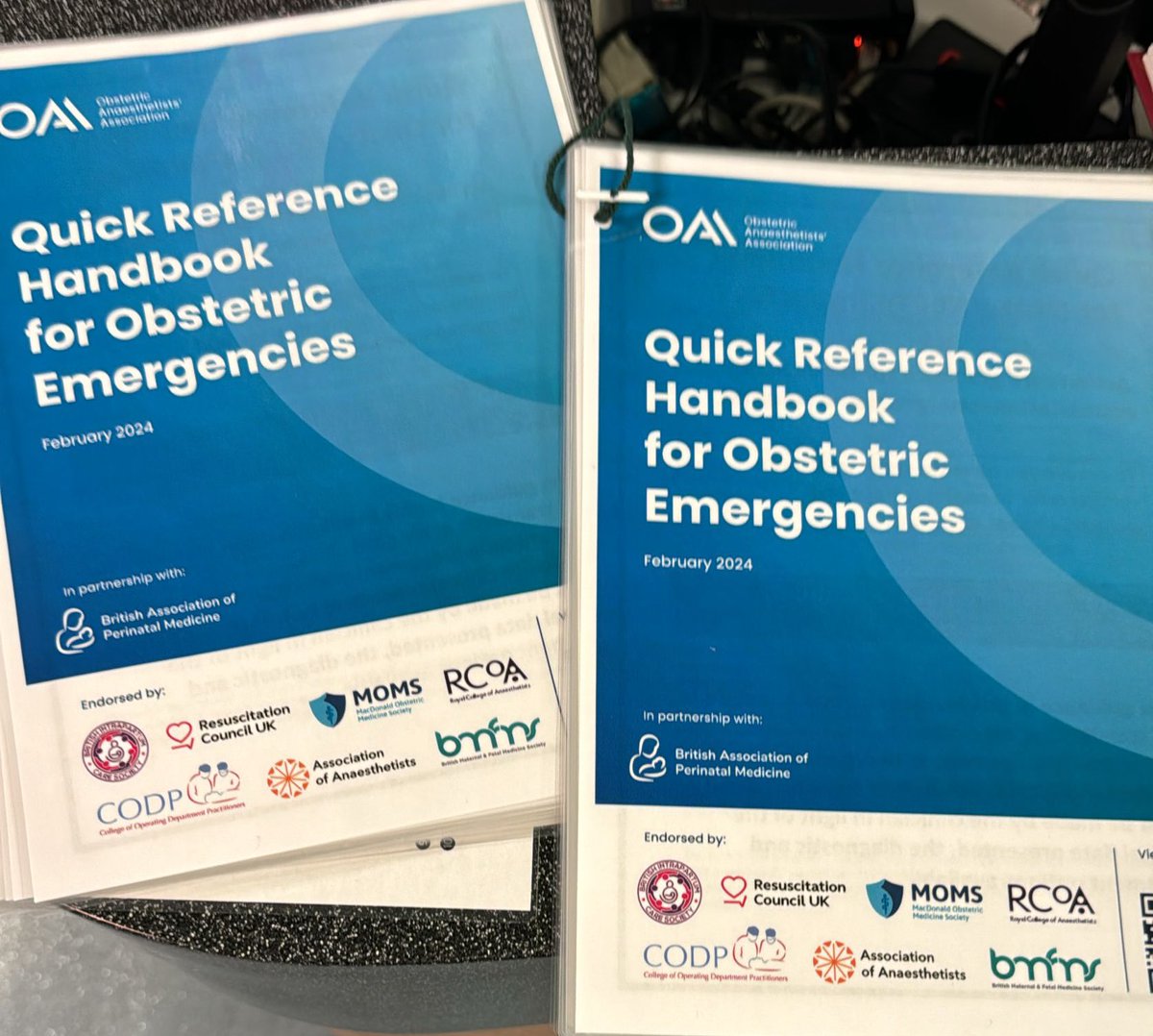 Highly recommend also the @OAAinfo obstetric emergency QRH Excellent resource for all obstetric units! @OBsleepmerchant @Naro_Imcha @btoolanod oaa-anaes.ac.uk/oaa-quick-refe…