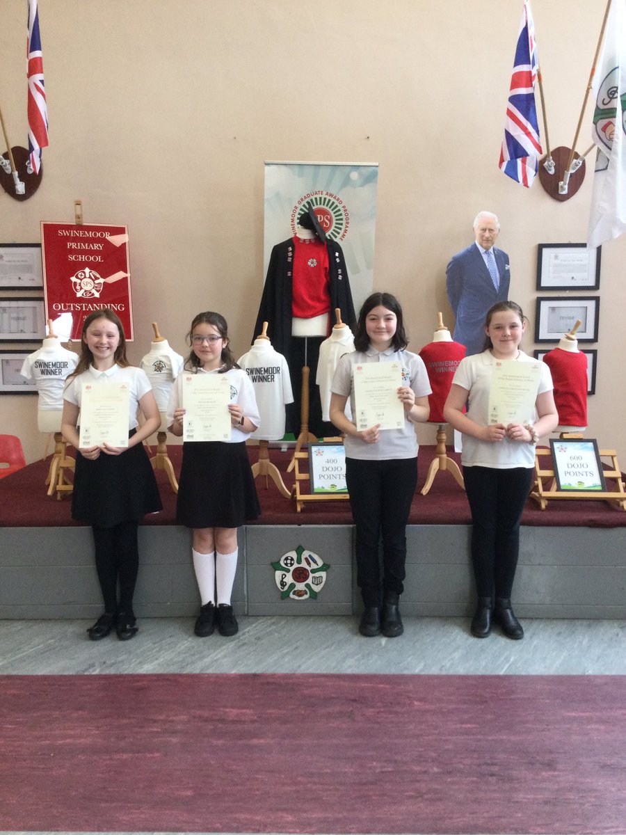We are extremely proud to award these Year 6 girls with their ABRSM Grade 1 Singing Exam certificates.