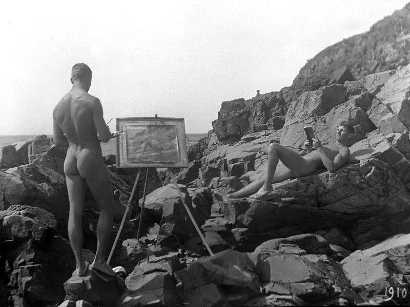 Europeanaeu's tweet photo. This cheeky image of a naked artist #EinarBager, born #OnThisDay in 1887, painting a nude model, was shared many times and gained thousands of likes on social media. But what’s the story behind the viral photo? Read our blog to find out 🍑➡️https://t.co/JOurJvmddI #MuseumBums https://t.co/k77A3Mnhrf