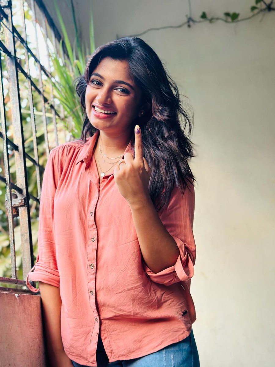 Actress @Archana_ravi_ cast her vote for the #LokSabhaElections2024