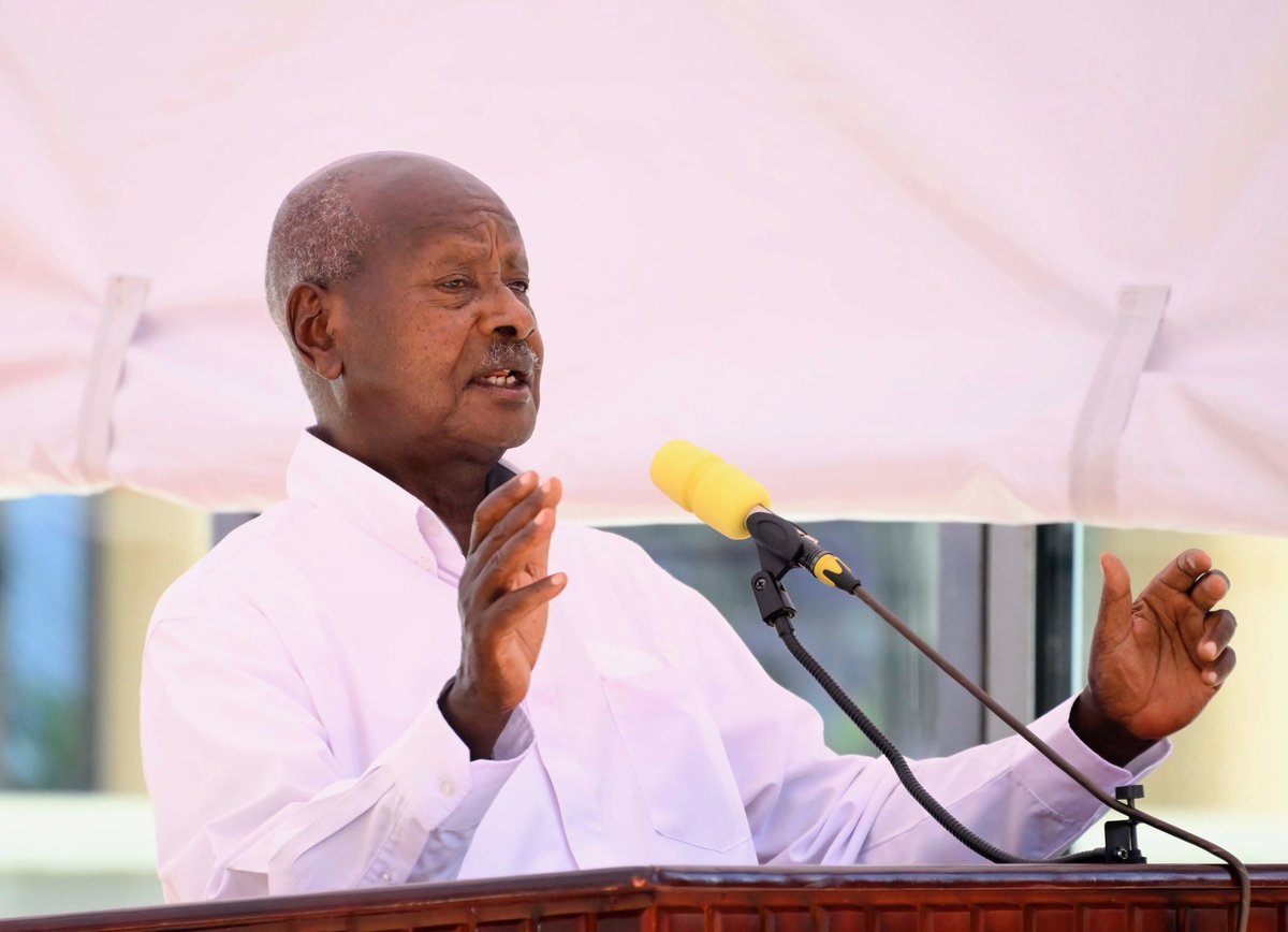 Earlier today, H.E President @KagutaMuseveni launched a tree planting campaign at Kitebi SS Sch to put an end to negative climatic changes. He told students to love for their country & Africa, protect the environment & aim at self-reliance #TovaKuMain2026