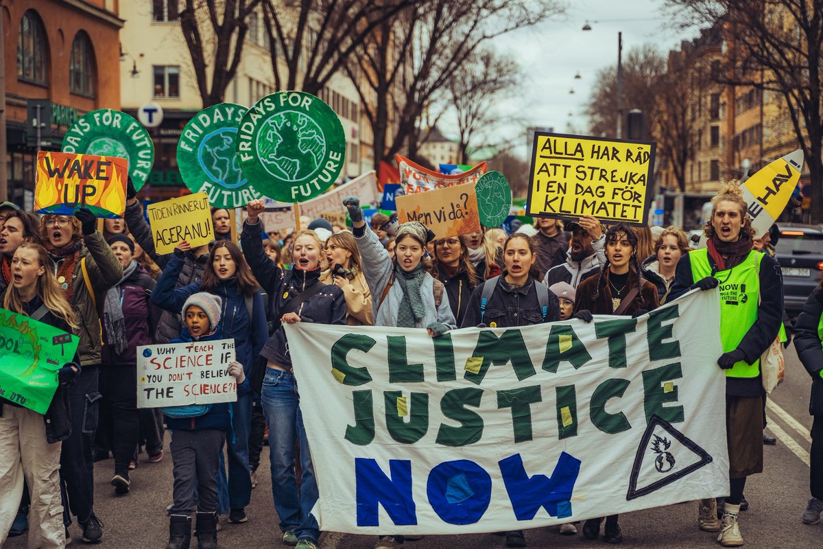 Climate strike week 296. Today Stockholm took part in the global climate strike demanding #ClimateJusticeNow 🔥🌏✊ #FridaysForFuture #climatestrike #PeopleNotProfit #Klimaträttvisa @FFF_Stockholm 📸: Albin Haglund