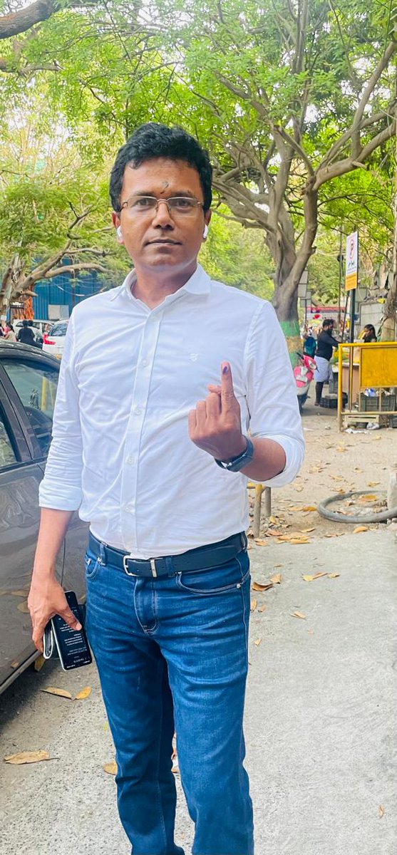 Producer & Director #Susiganesan cast his vote for the #LokSabhaElections2024