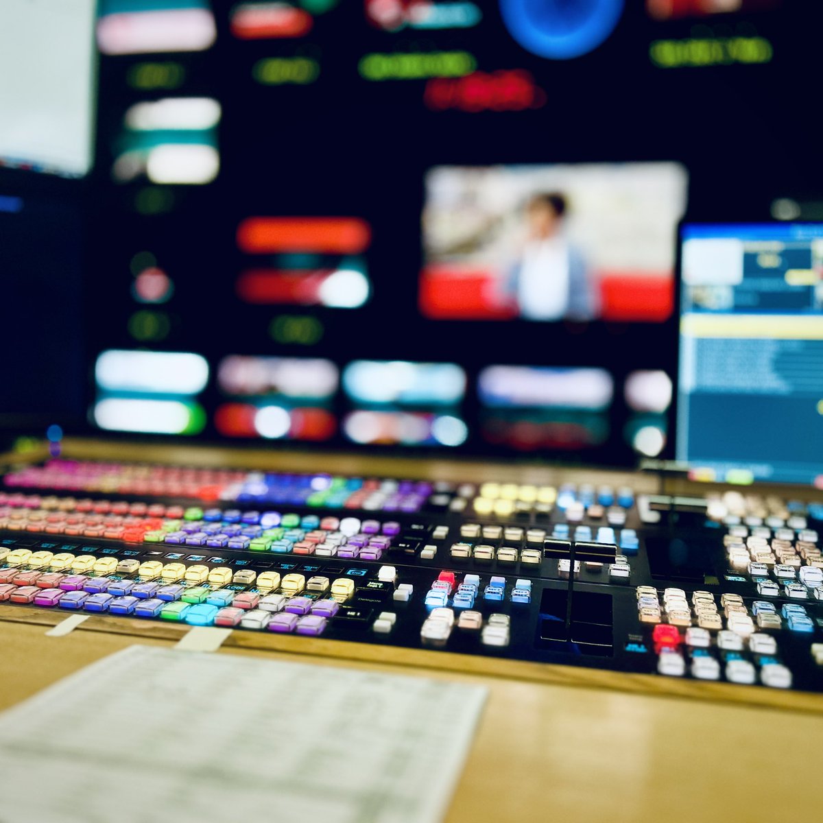 michaelwoodtv's tweet photo. In the #vision #mixing chair at @bbcmtd today.

Getting ready to transmit the Midland’s lunchtime #news, #sport and #weather on @BBCOne at 1.30pm.

Join @nicolabeckford and @BeccyWoodTV in a couple of minutes!

#tvstudio #tvnews #visionmixer #bbcmidlandstoday #fingersonbuttons https://t.co/YU59y1JAsP