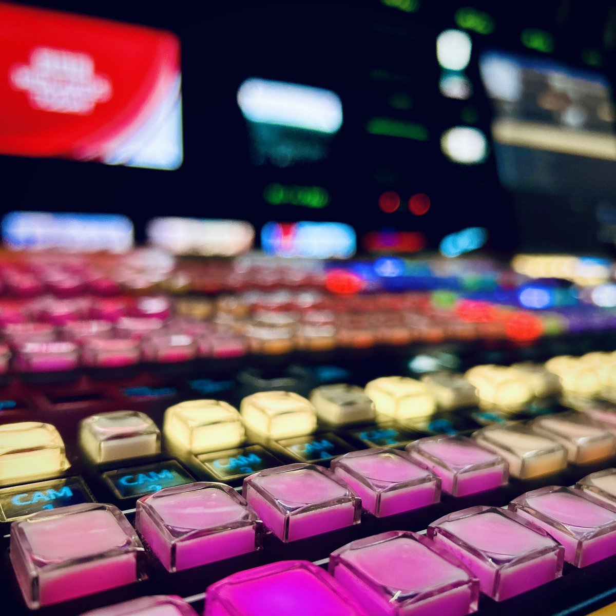 michaelwoodtv's tweet photo. In the #vision #mixing chair at @bbcmtd today.

Getting ready to transmit the Midland’s lunchtime #news, #sport and #weather on @BBCOne at 1.30pm.

Join @nicolabeckford and @BeccyWoodTV in a couple of minutes!

#tvstudio #tvnews #visionmixer #bbcmidlandstoday #fingersonbuttons https://t.co/YU59y1JAsP