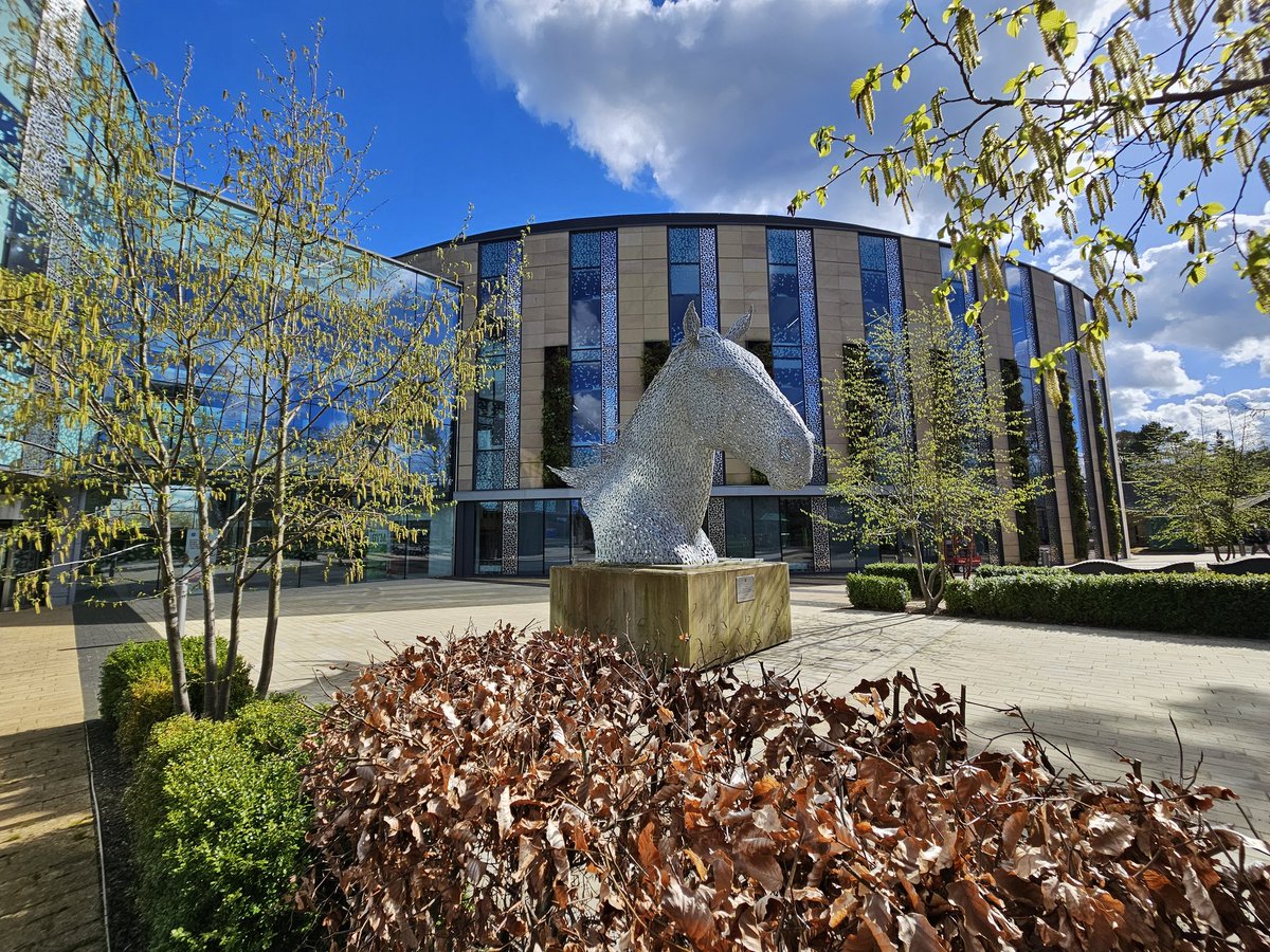 Another glorious spring day on @EdinburghUni Easter Bush Campus under the watchful eye of Canter - directing the way to #innovation and #collaboration in this One Health location. 
roslininnovationcentre.com #agrihub #onehealth #openforbusiness #roslin #inthezone